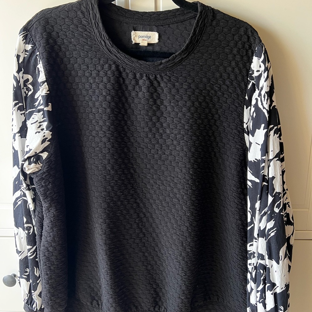 Porridge Black Pullover Sweatshirt with Printed Sleeves